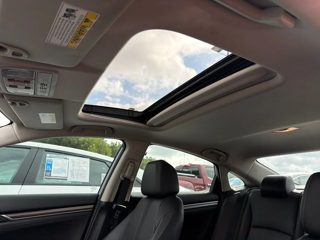 Used 2020 Silver Honda Touring image 32