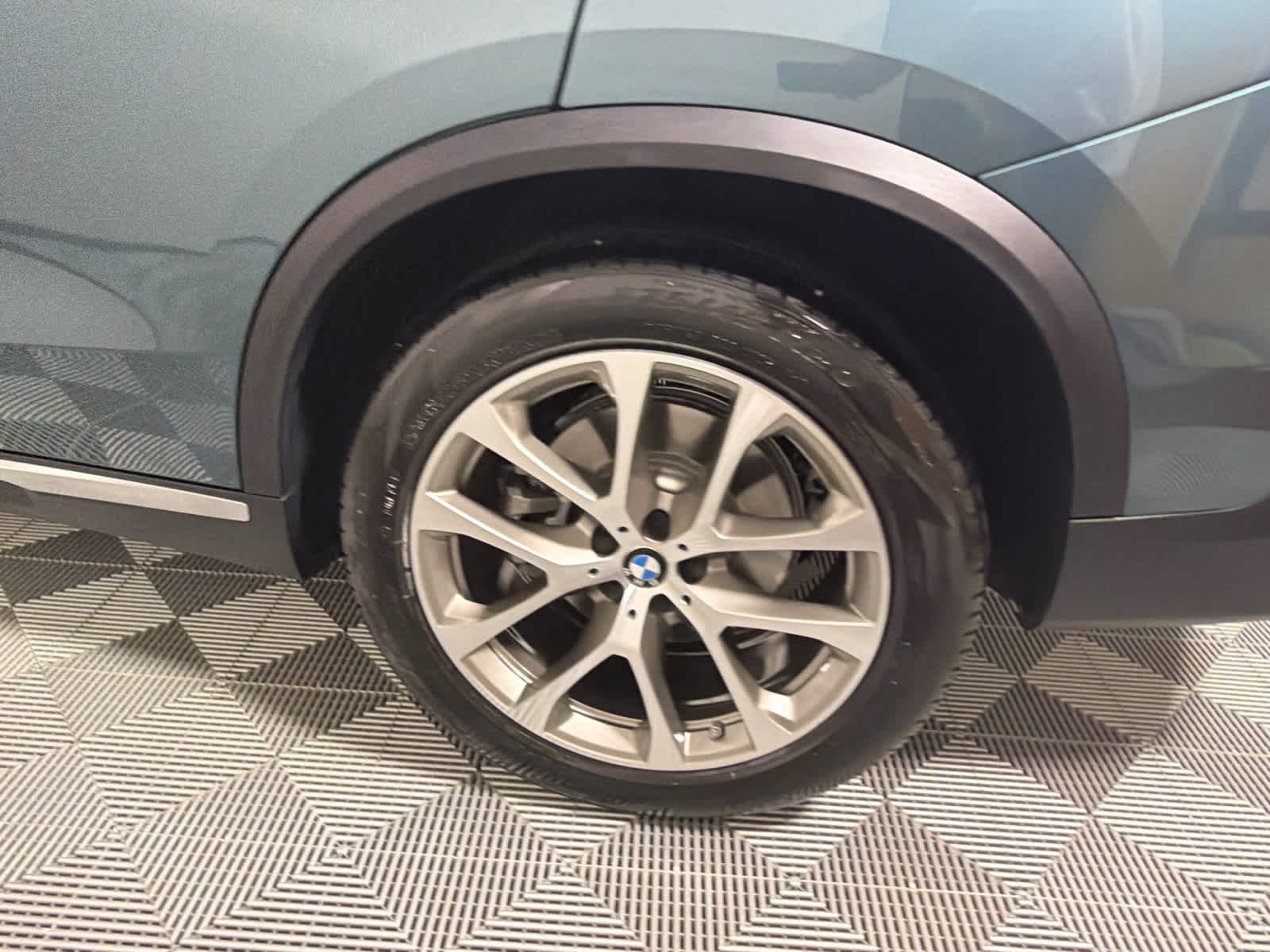 Used 2024 Blue Ridge Mountain Metallic BMW xDrive40i image 10