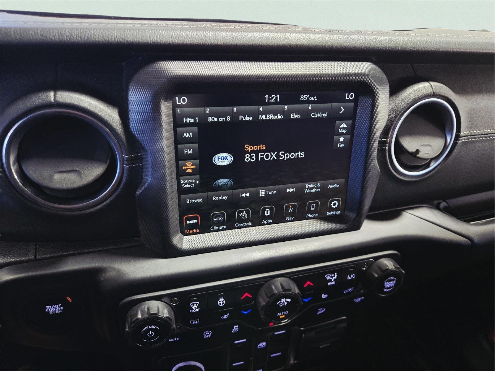 Used 2020 RED JEEP SAHARA image 26