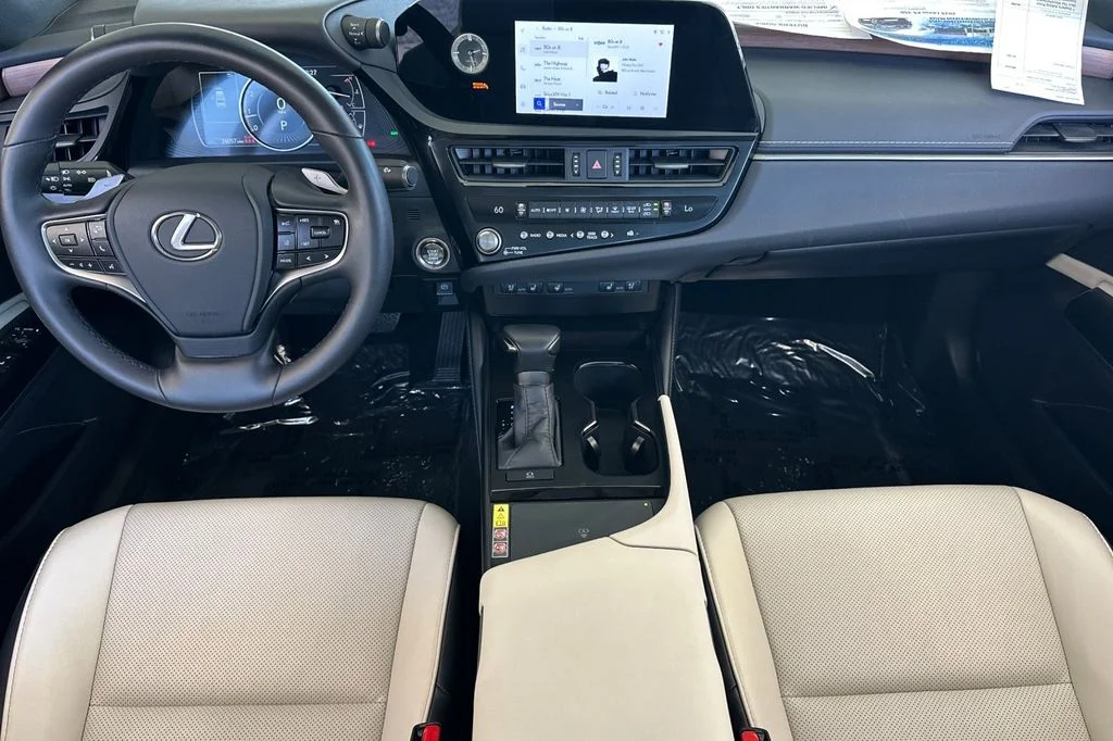 Used 2025 White Lexus 350 image 15