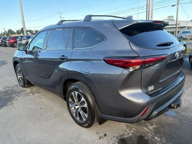 Used 2022 Gray Toyota XLE image 11