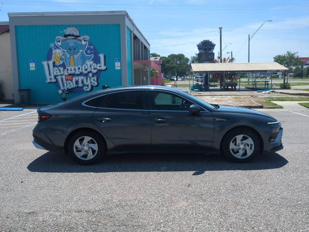 Used 2025 Gray Hyundai SE image 4