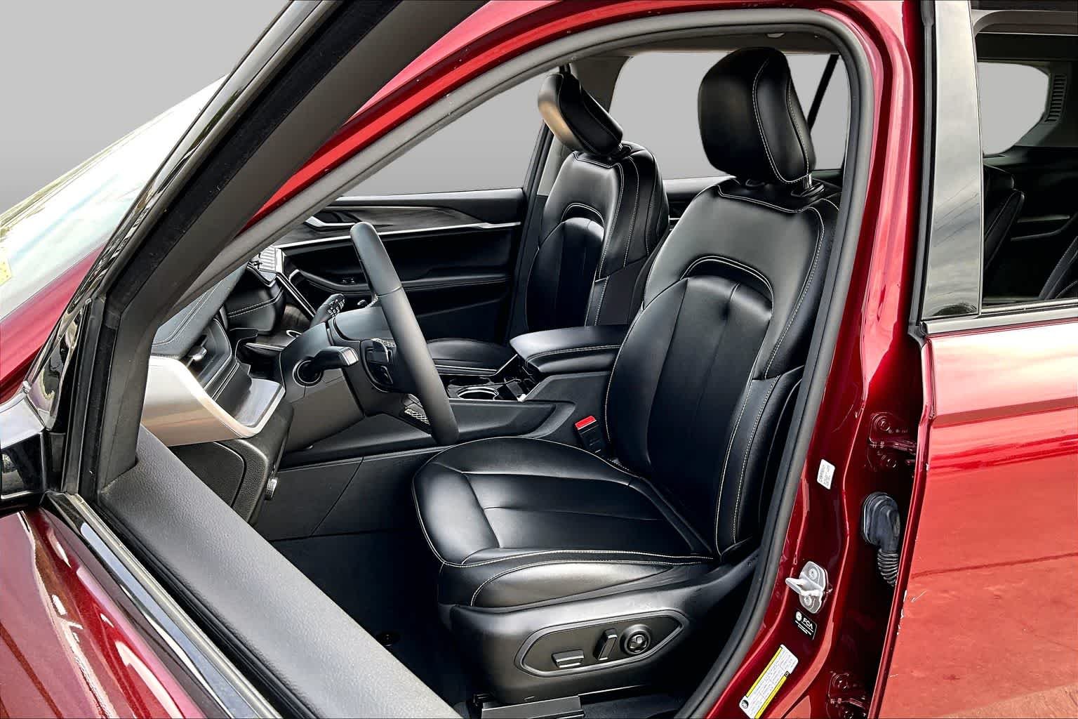 Used 2023 Velvet Red Pearlcoat Jeep Limited image 8