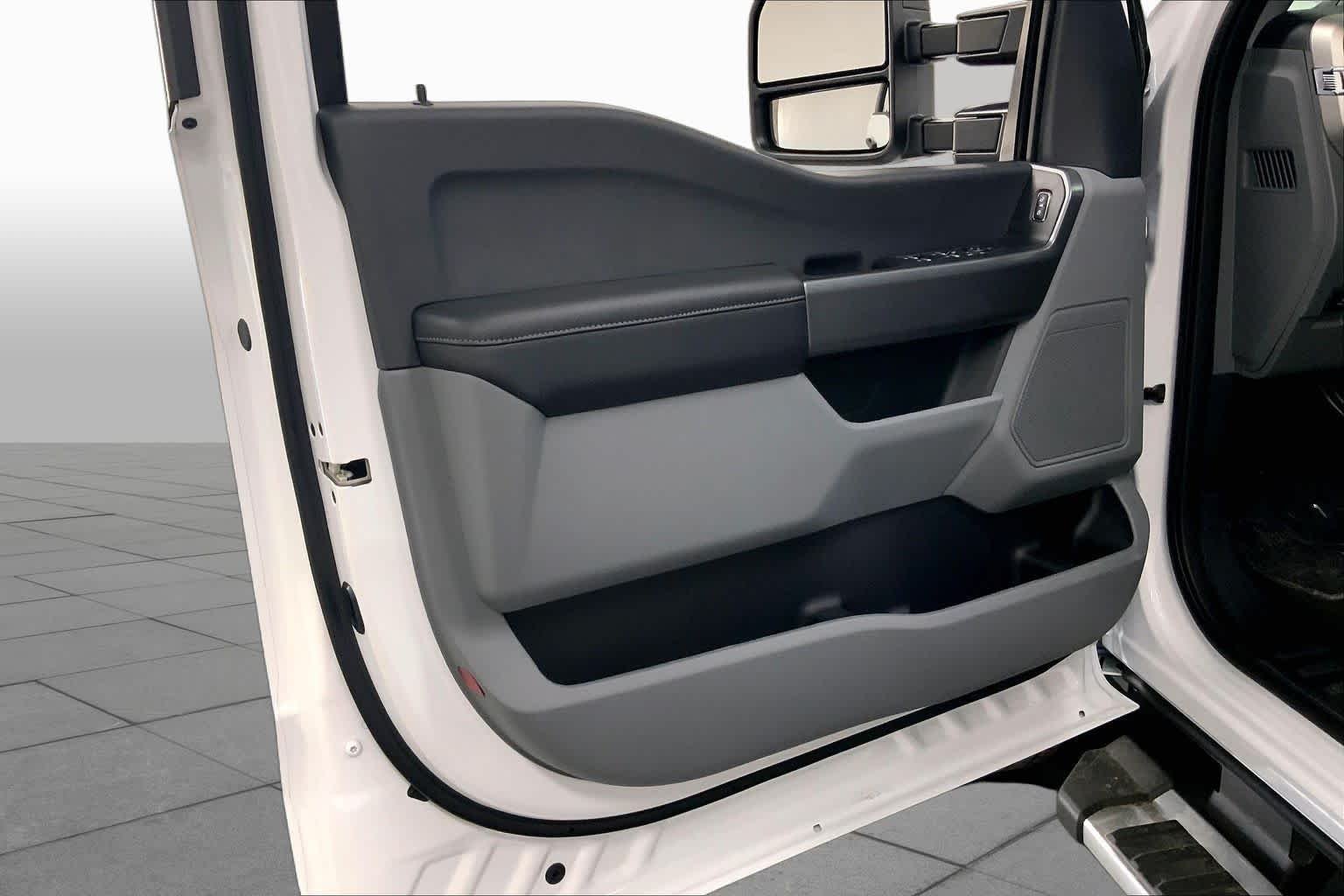 New 2026 Oxford White Ford F-350® XLT image 10