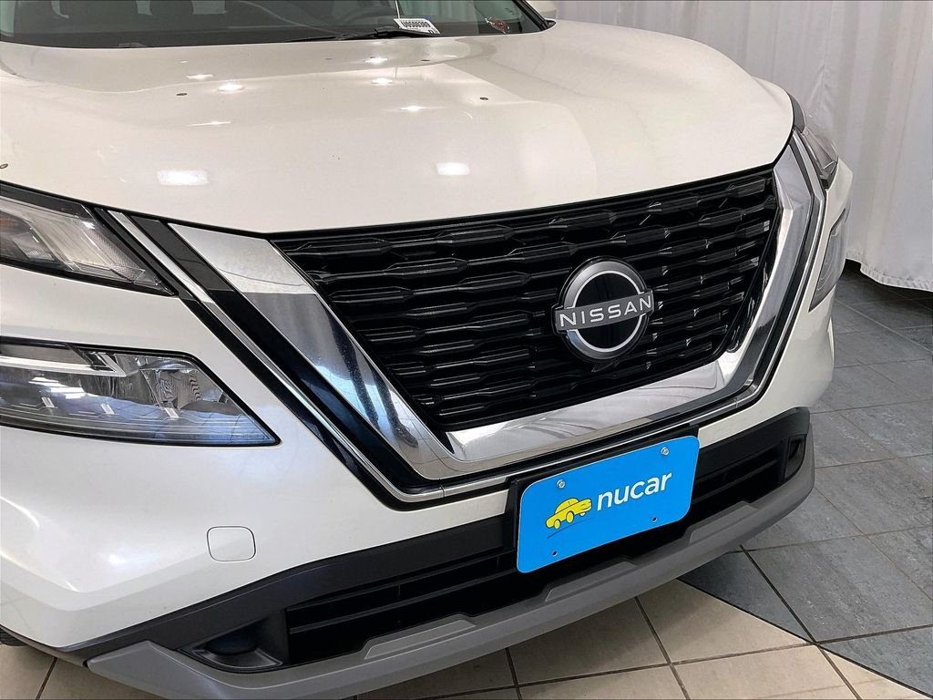 Used 2023 White Nissan SV image 31