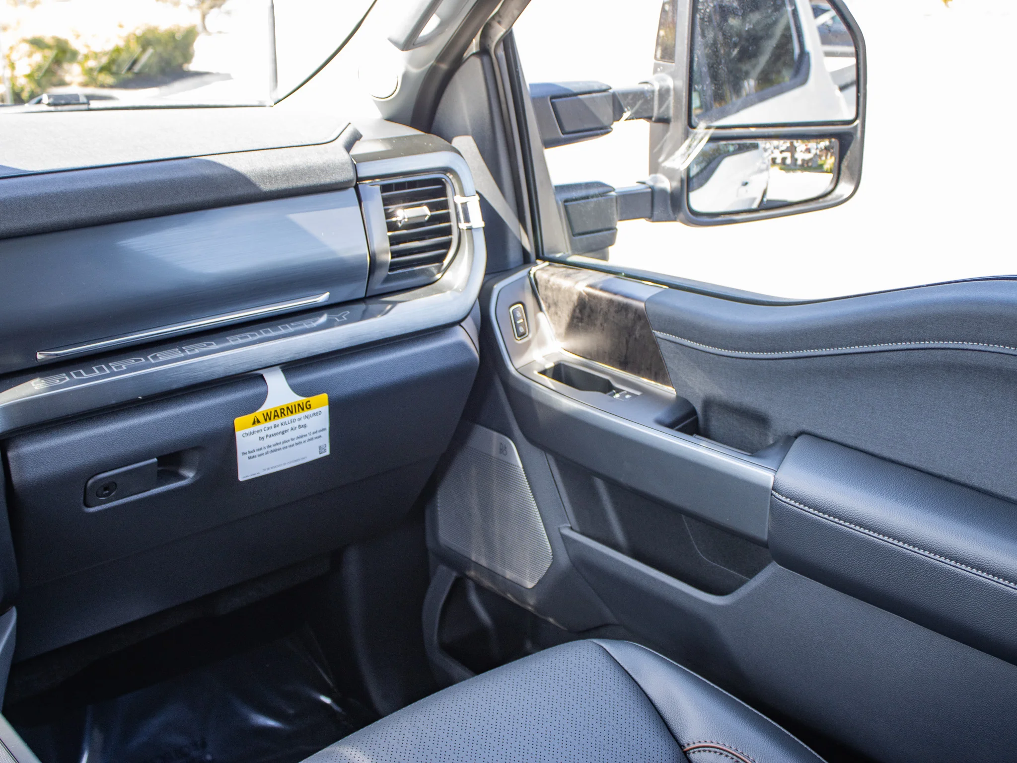 New 2026 Star White Metallic Tri-Coat Ford F-250® Lariat® image 53