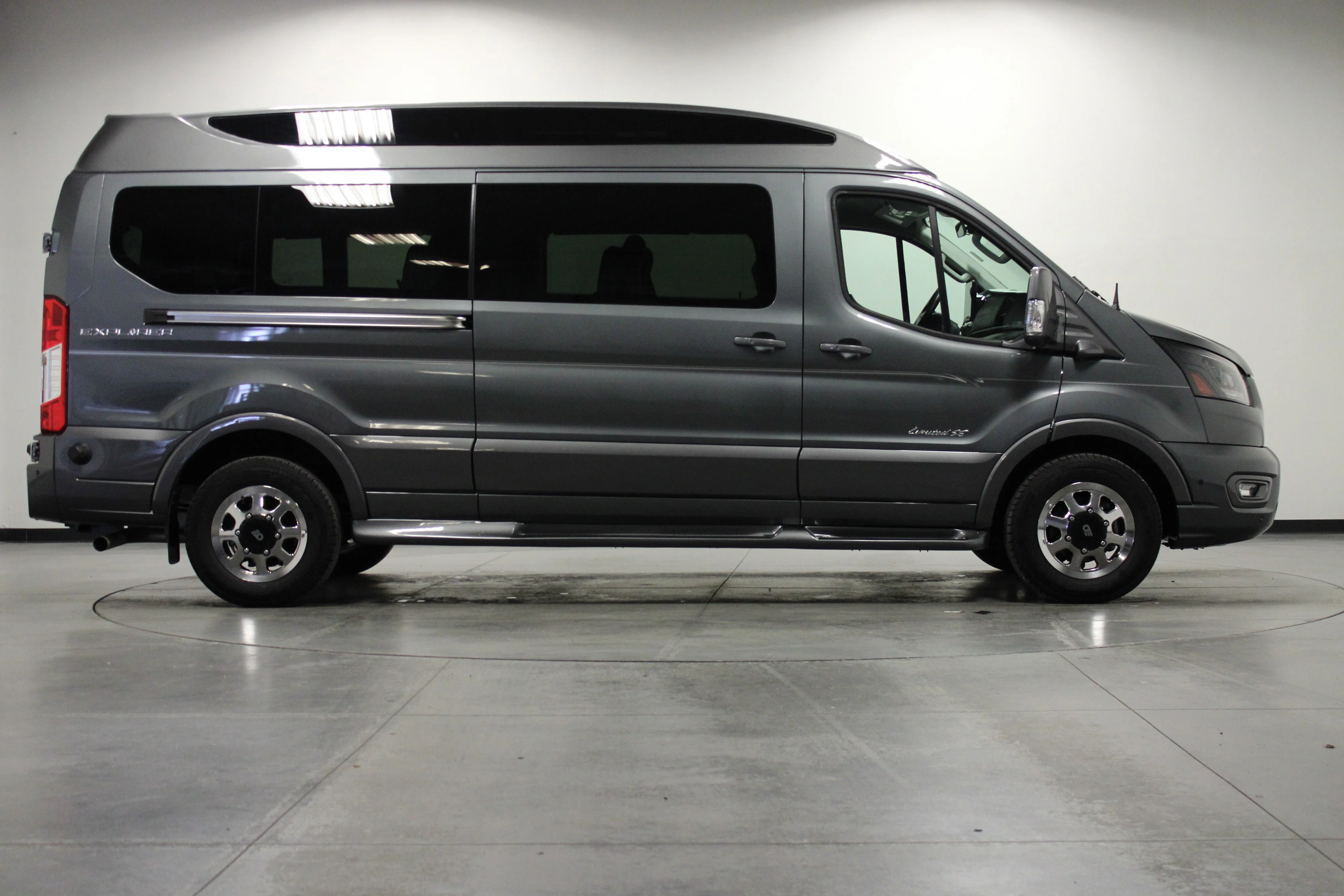 Used 2024 Carbonized Gray Metallic Ford  image 3