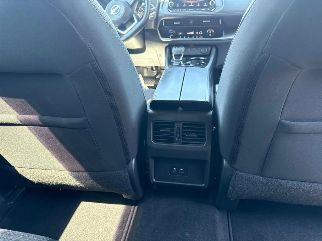 Used 2022 Gray Nissan SV image 13