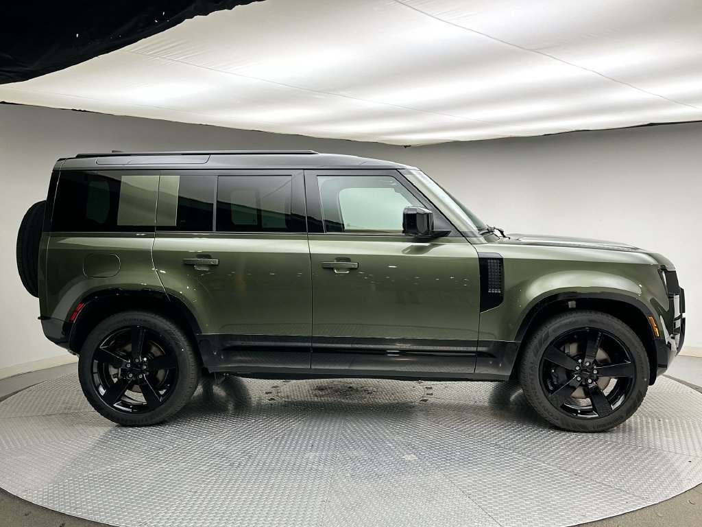 New 2026 Woolstone Green Metallic Land Rover X-Dynamic SE image 4