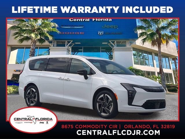 2027 Chrysler Pacifica Limited's photo