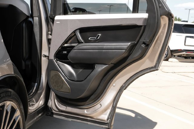 Certified Used 2024 Flux Silver SV Bespoke Ultra Metallic Gloss Land Rover SV Edition One Flux Silver image 61