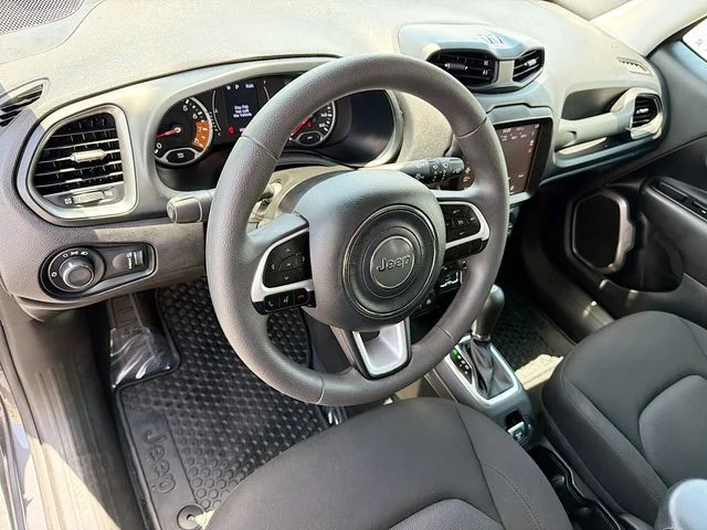Used 2023 Gray Jeep Latitude image 10
