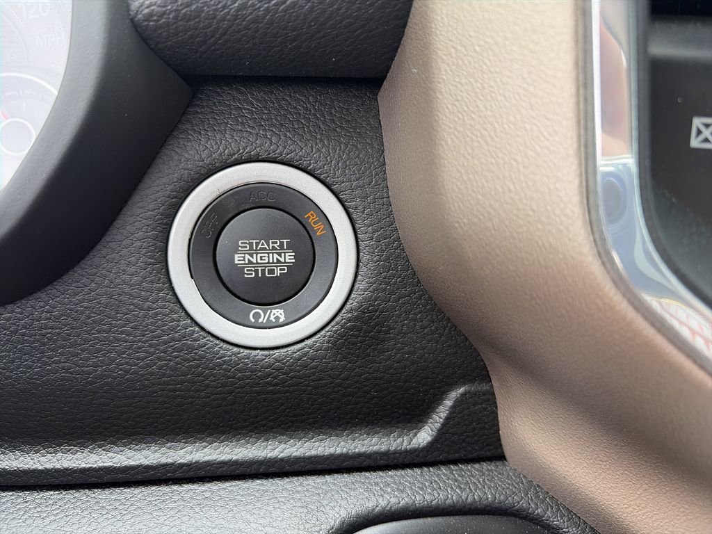Used 2022 Silver Ram Laramie image 29