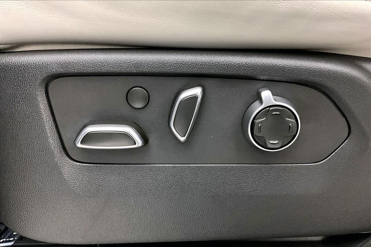 Used 2025 Crystal White Tricoat Cadillac Escalade-V image 30