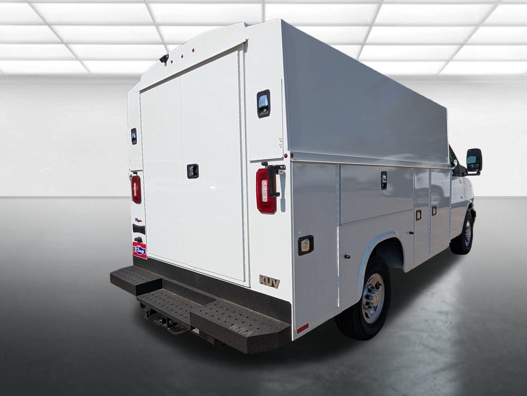 New 2026 Summit White Chevrolet 1WT image 21
