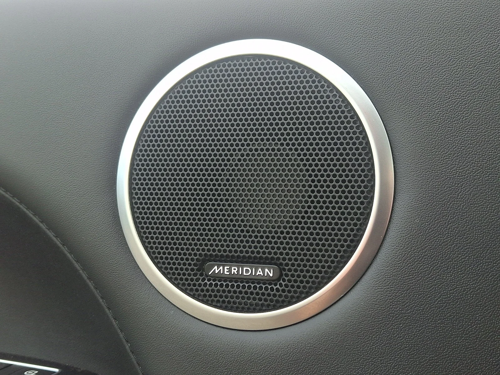 Used 2020 Black Land Rover SVR image 40