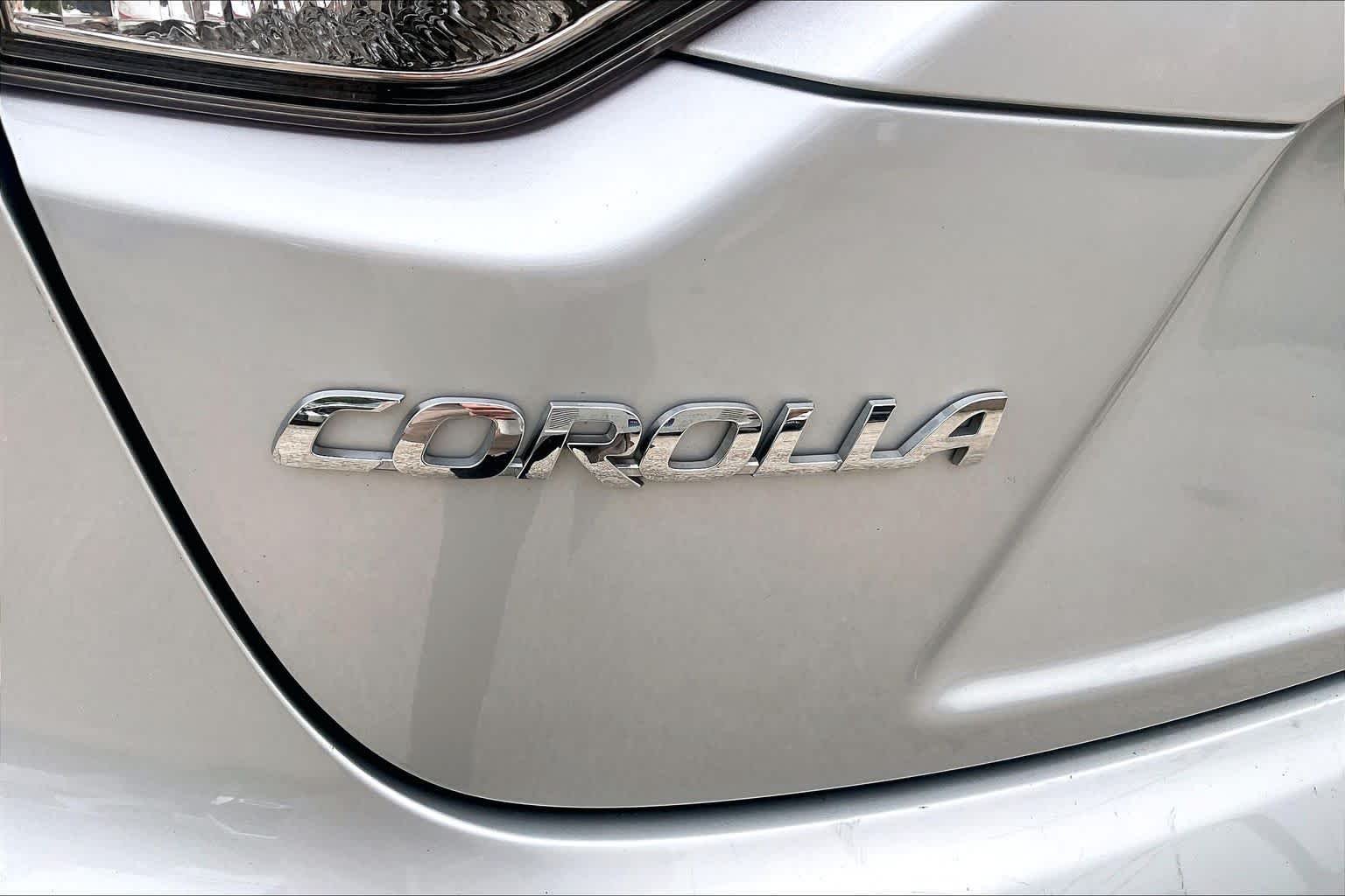 Used 2023 Classic Silver Metallic Toyota LE image 28