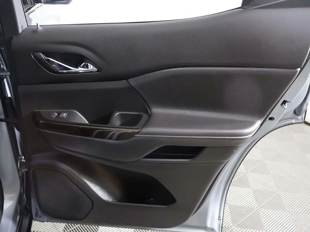 Used 2023 Silver GMC AT4 image 28