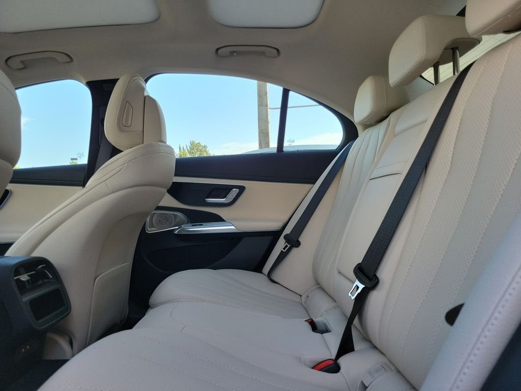 New 2026 MANUFAKTUR Moonlight White Metallic Mercedes-Benz E 350 image 10
