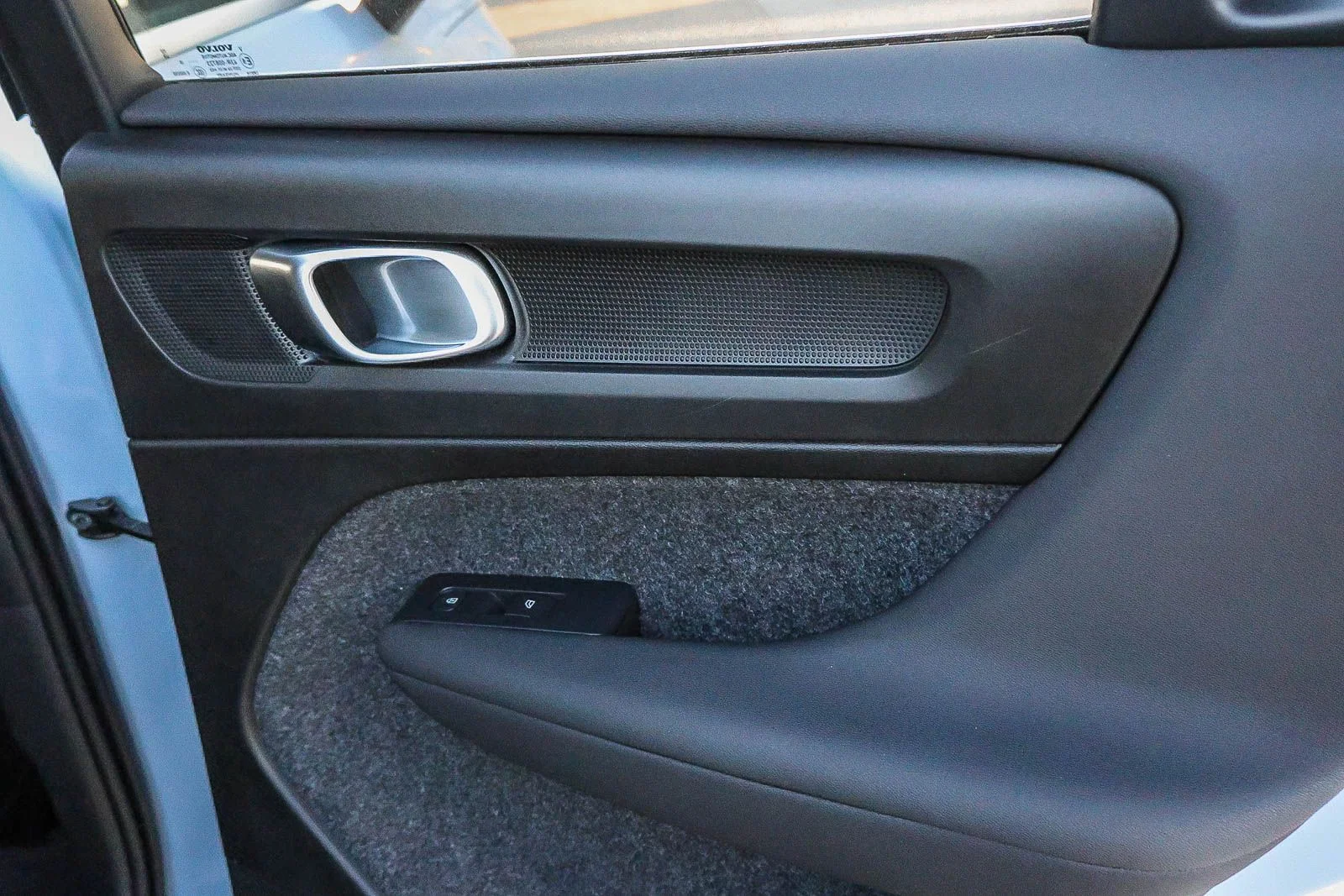 2025 Volvo XC40 Core - Photo 27