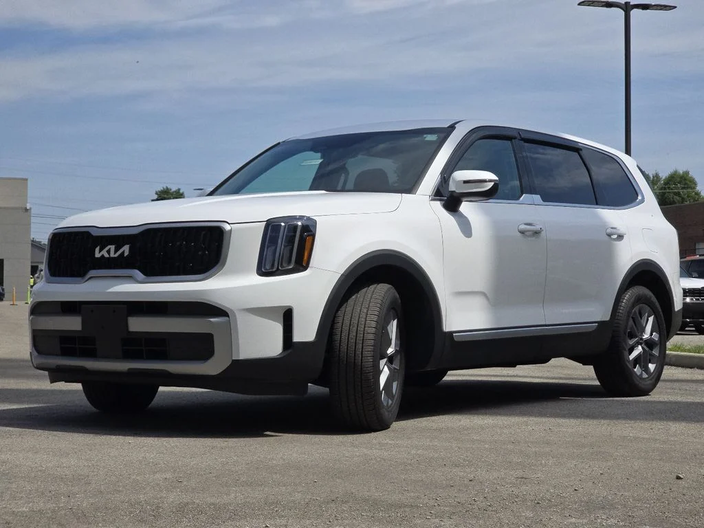 Used 2024 White Kia LX image 12