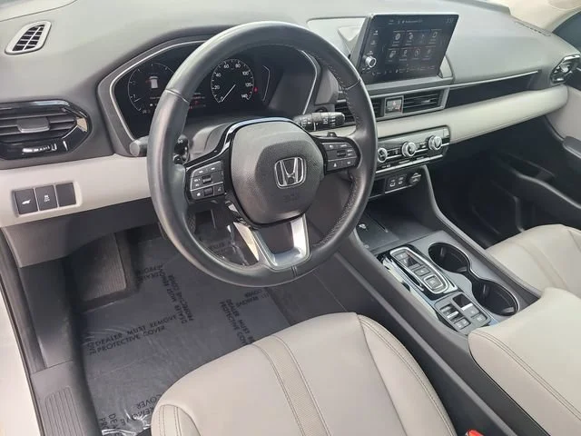 Used 2023 White Honda EX-L 8 Passenger image 19