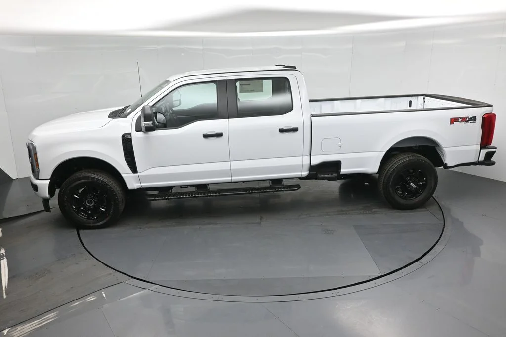 New 2026 Oxford White Ford XL image 37