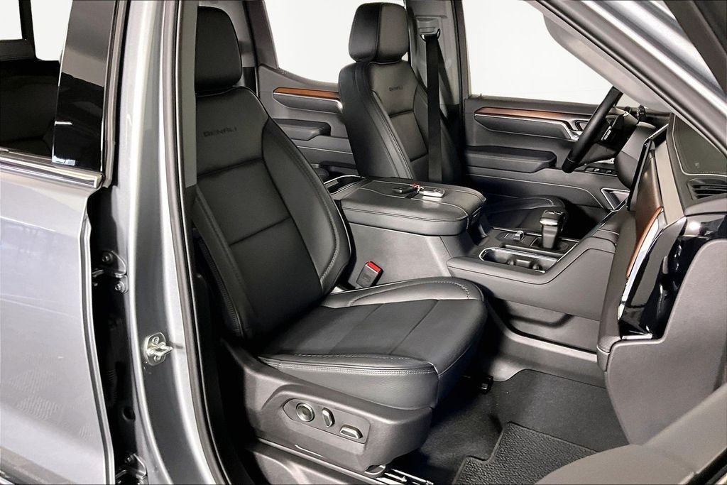 Used 2025 Silver GMC Denali image 29