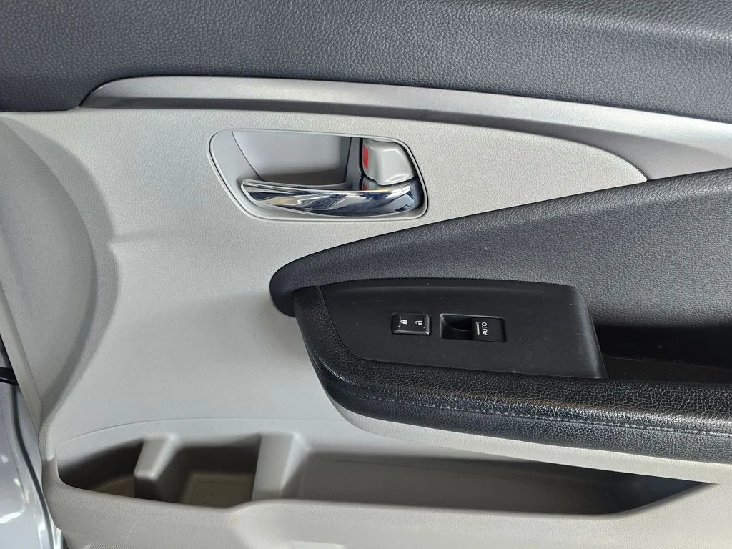 Used 2016 Silver Honda EX-L image 16