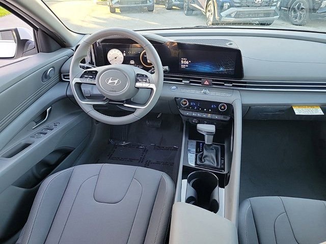 2025 Hyundai Elantra SEL - Photo 13