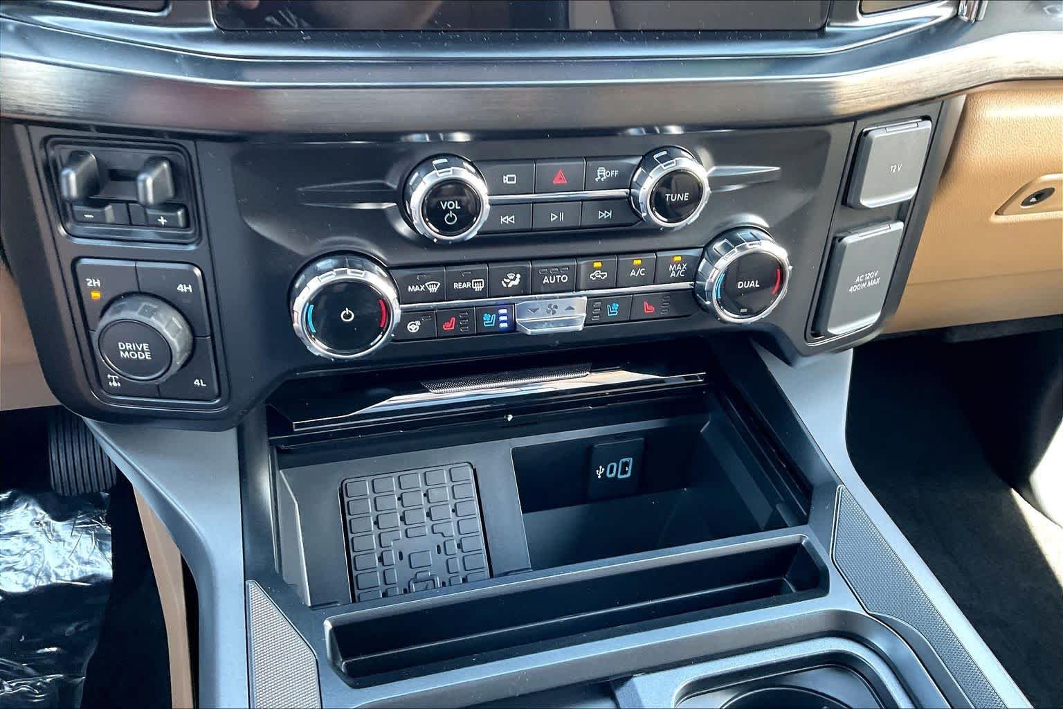 New 2026 Agate Black Metallic Ford F-250® Lariat® image 17