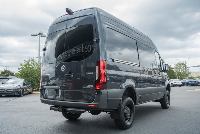 New 2026  Mercedes-Benz Crew 144 WB image 52