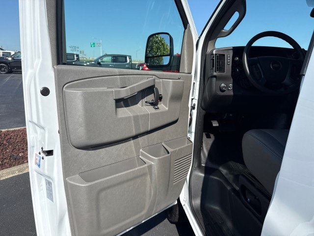 2025 Chevrolet Express Cargo Work Van - Photo 13