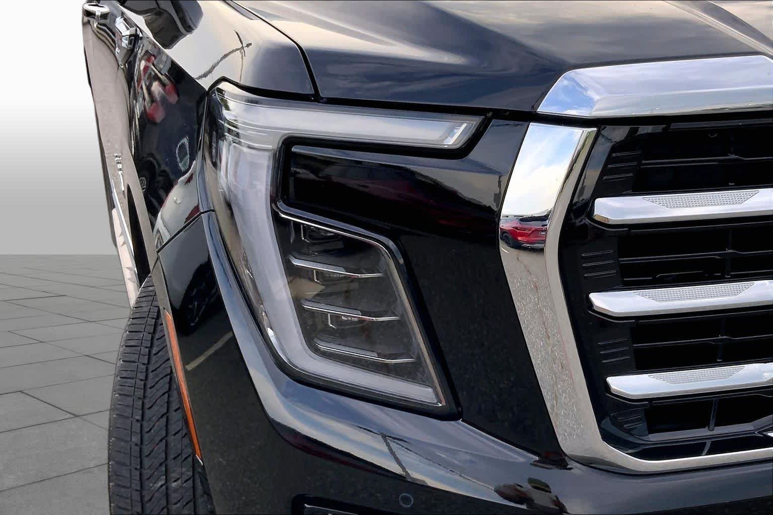 Used 2025 Onyx Black GMC Elevation image 24