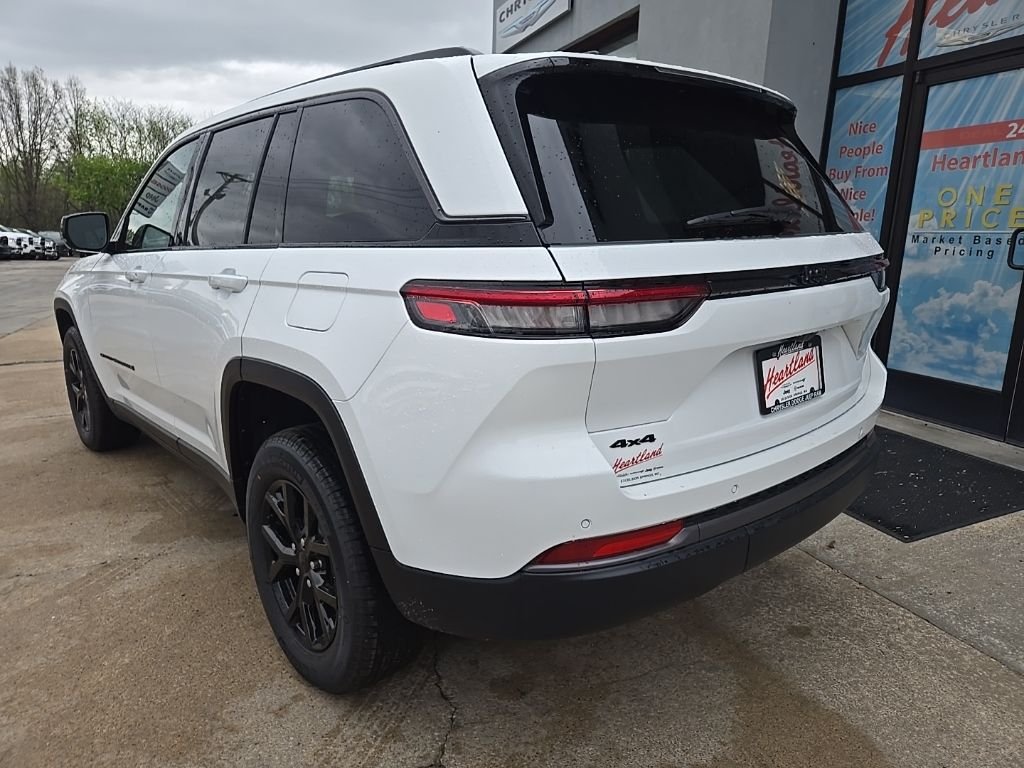 New 2026 Bright White Clear-Coat Exterior Paint Jeep Altitude image 7