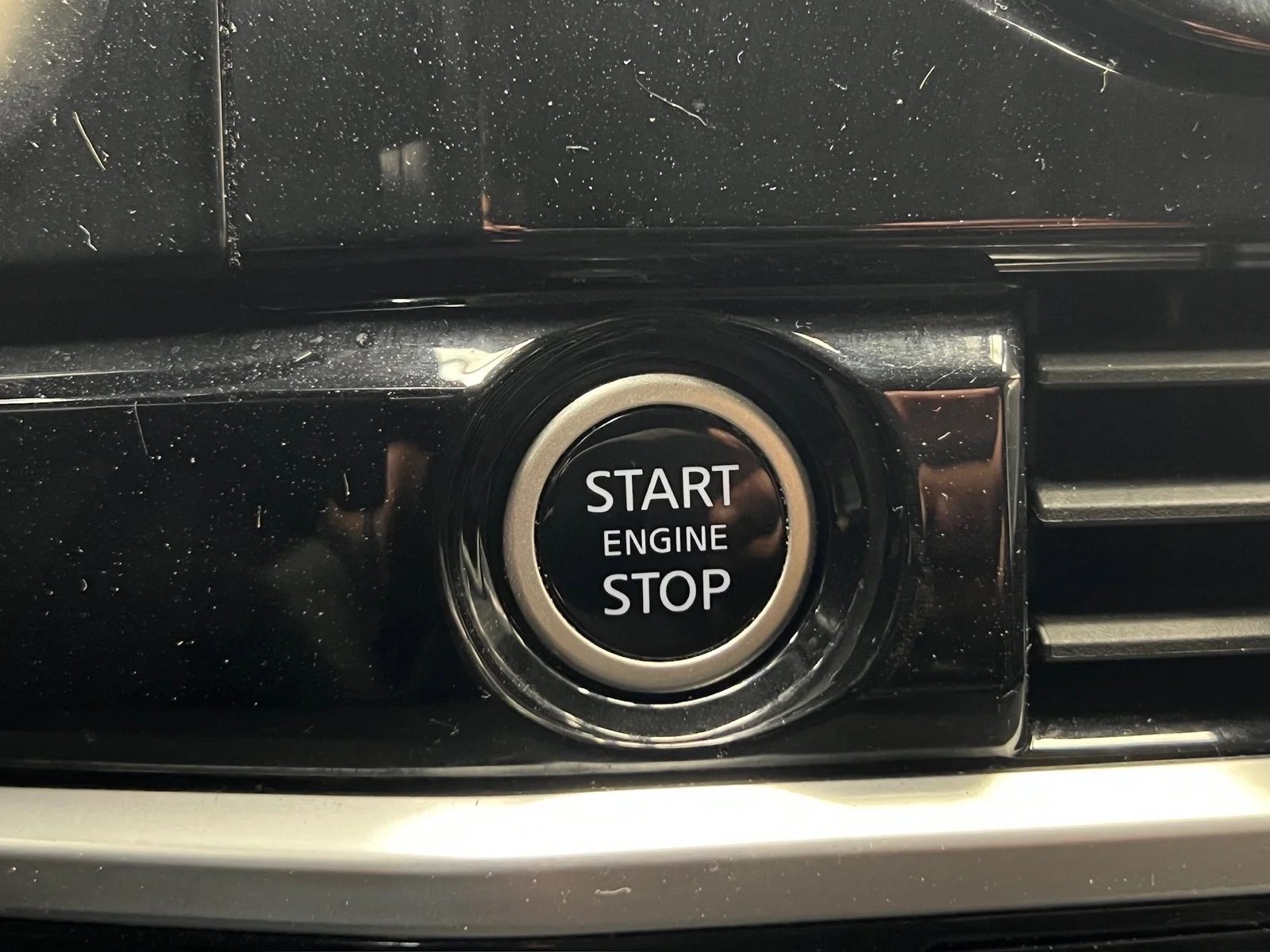2024 Nissan Pathfinder SV - Photo 17