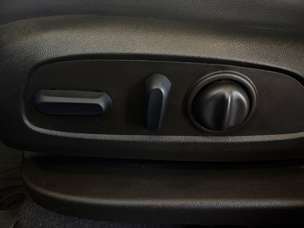 Used 2022 Black Chevrolet RS image 28