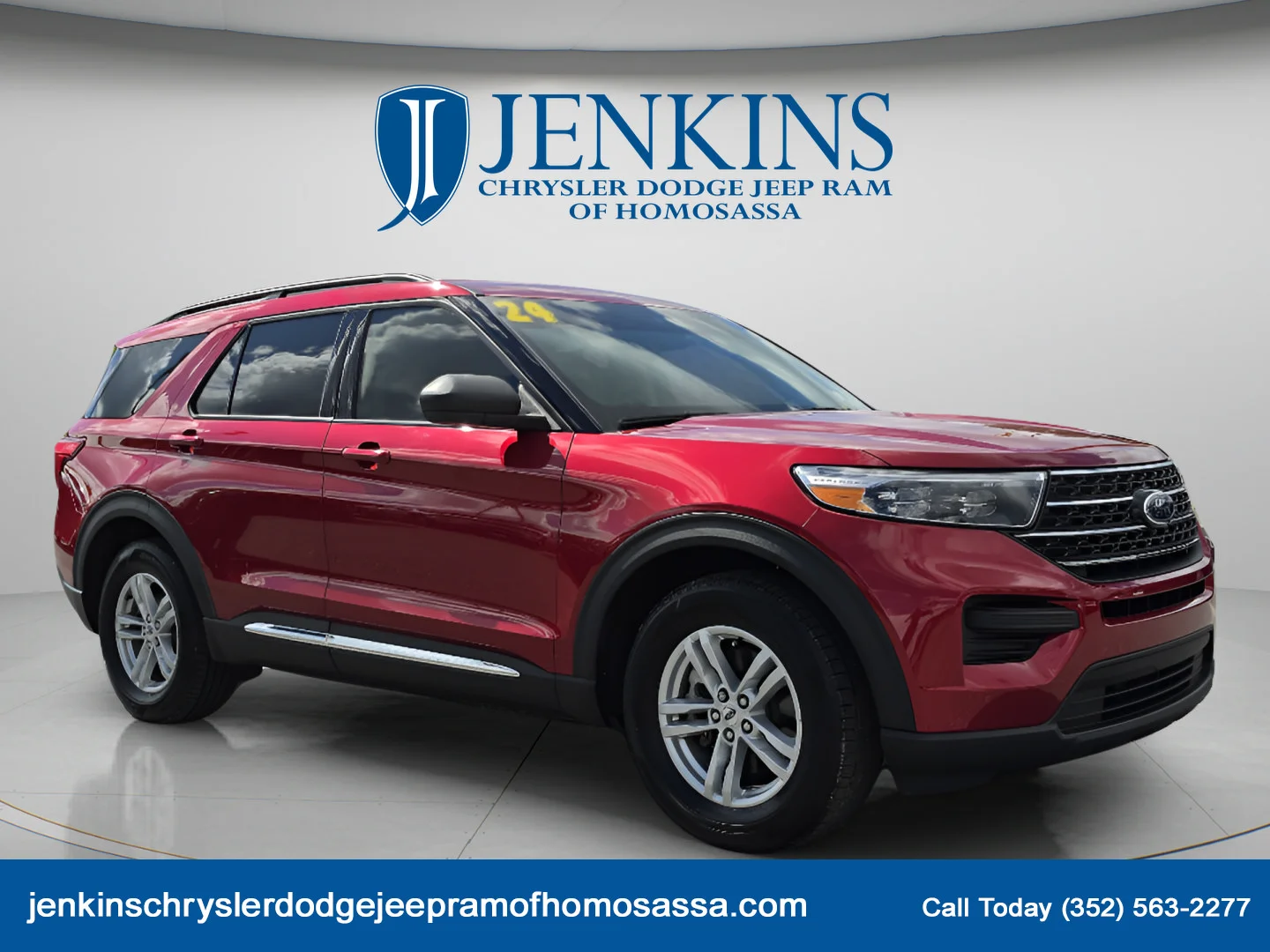 Used 2024 Rapid Red Metallic Tinted Clearcoat Ford XLT image 2