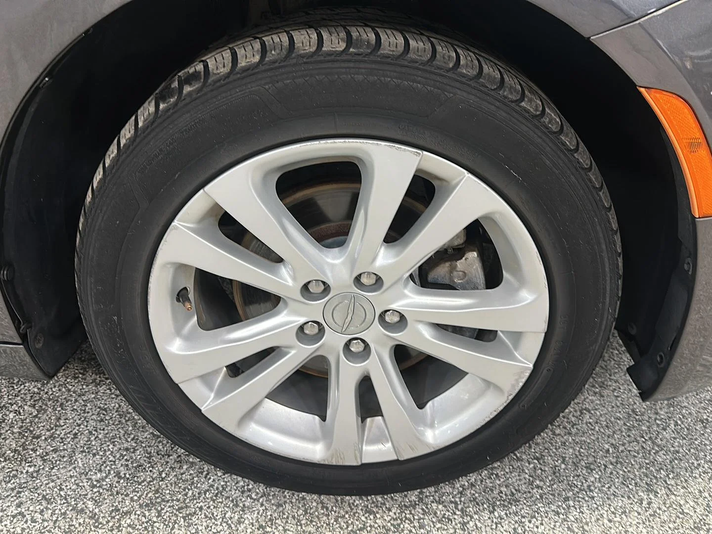 Used 2016 Granite Crystal Metallic Clearcoat Chrysler Limited image 9