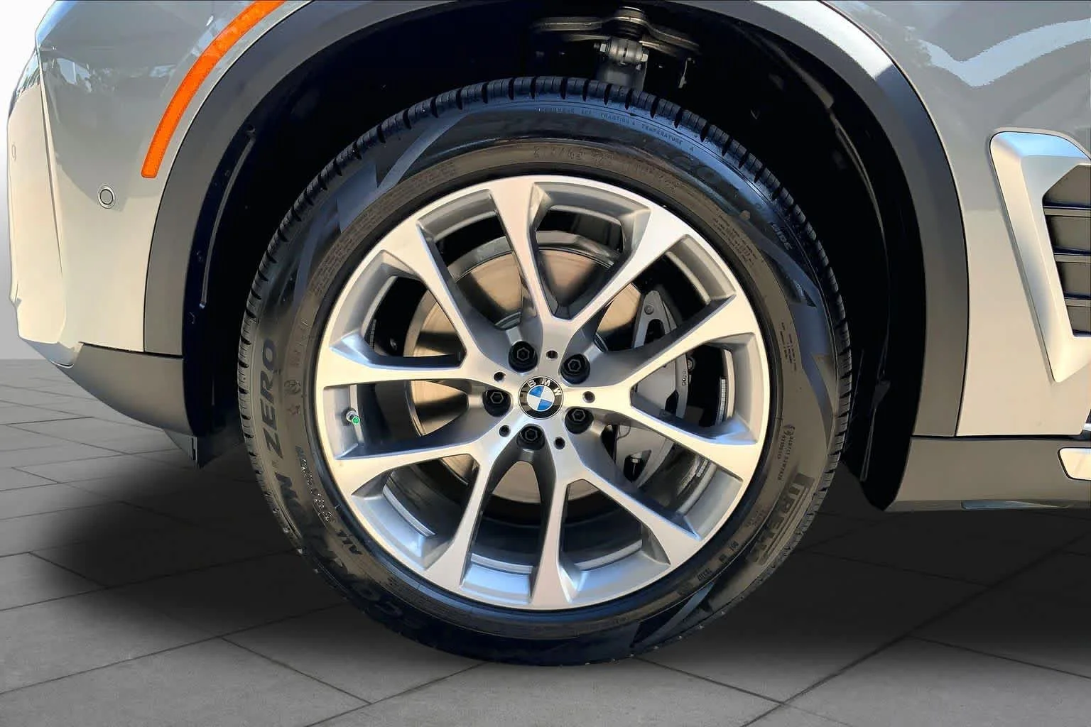 New 2026 Skyscraper Grey Metallic BMW xDrive40i image 12