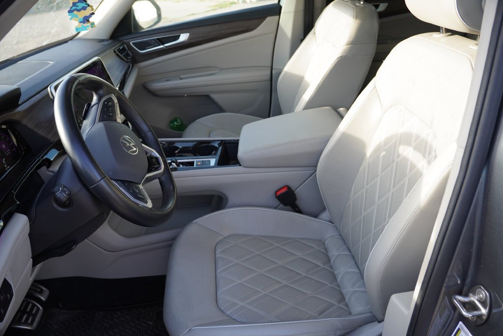Used 2024 Gray Volkswagen 2.0T SEL Premium R-Line image 6