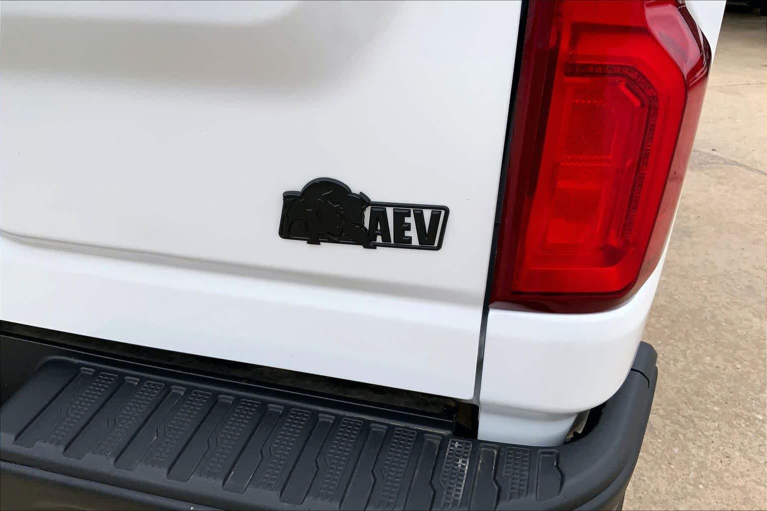 Used 2024 Summit White Chevrolet ZR2 image 10