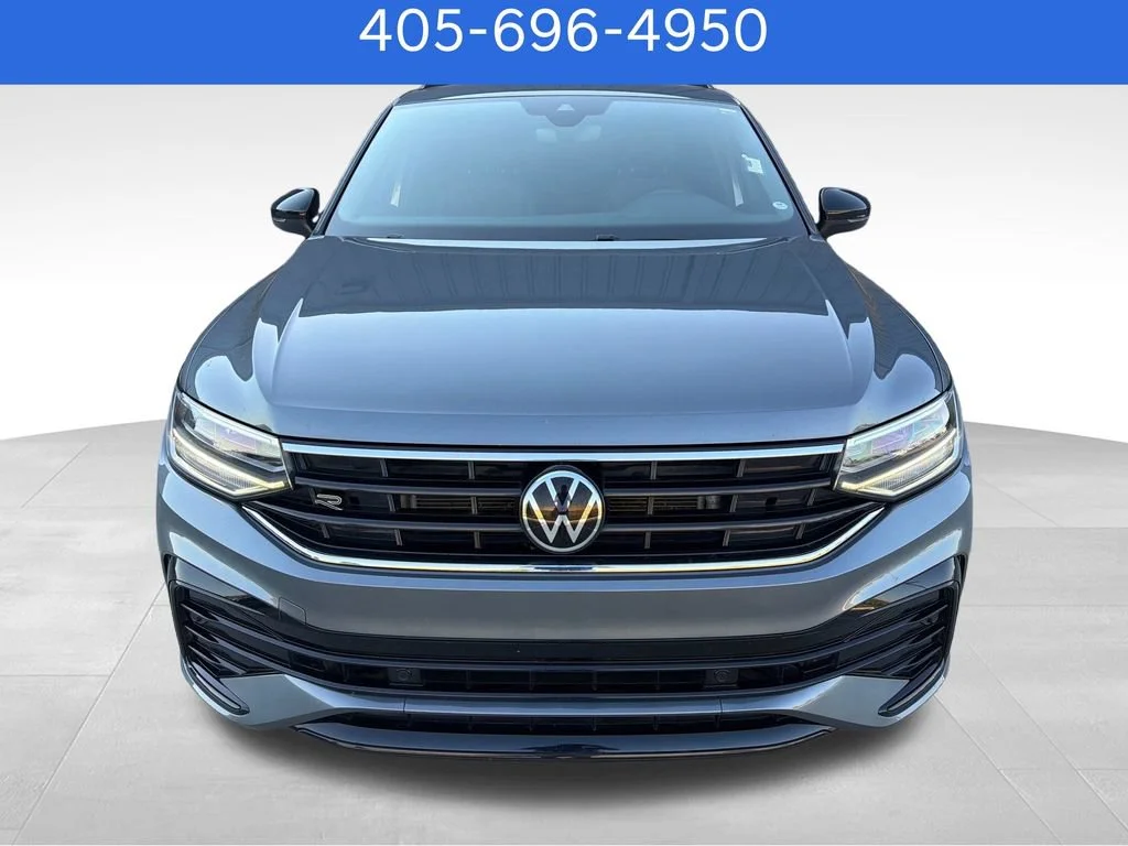 Pre-Owned 2023 Volkswagen Tiguan SE R-Line Black