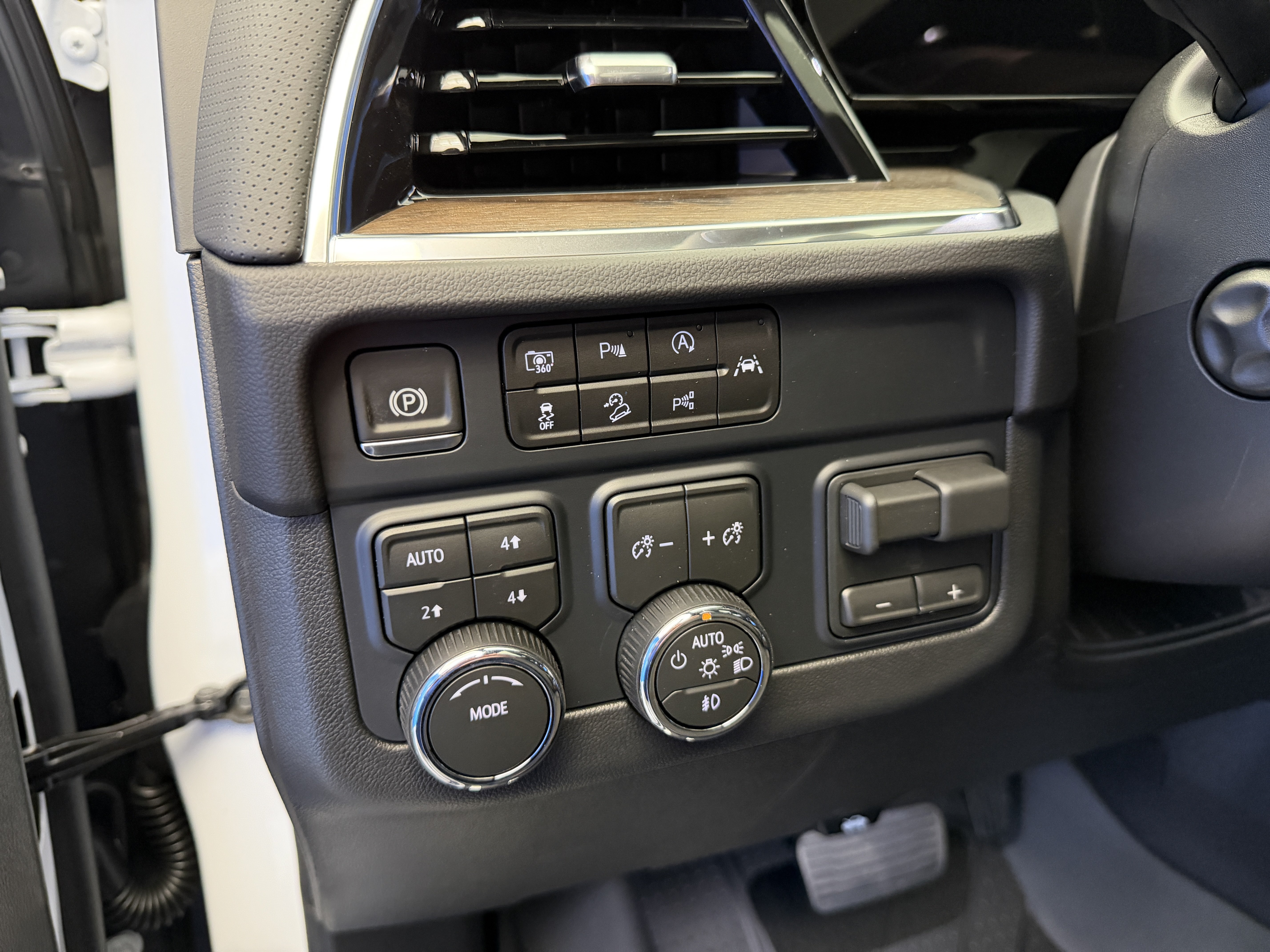 2026 Chevrolet Suburban High Country - Photo 16
