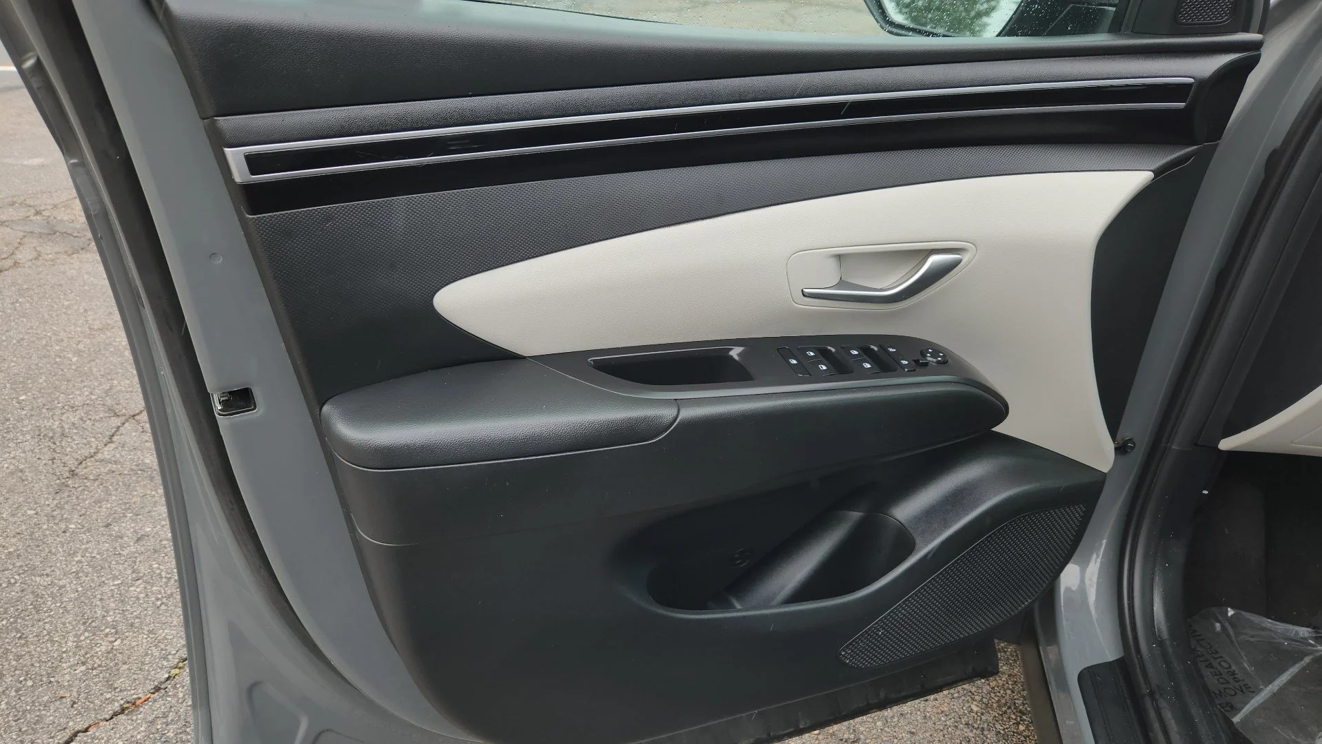 Used 2024 Hampton Gray Hyundai SEL image 17
