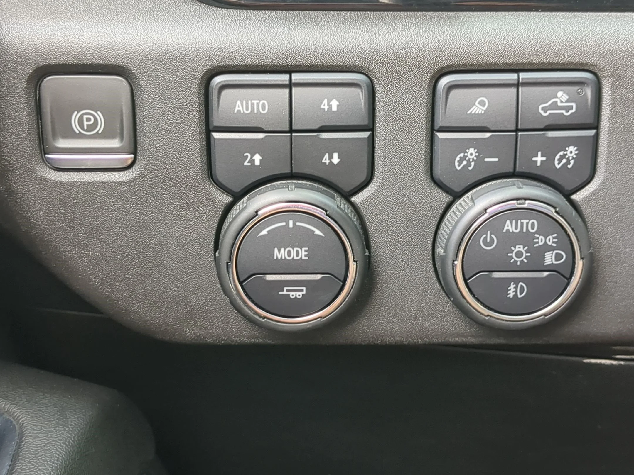 Used 2023 Iridescent Pearl Tricoat Chevrolet High Country image 19
