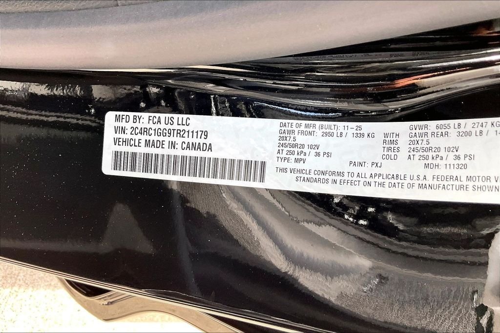 New 2026 Chrysler Pacifica Limited 4D Passenger Van