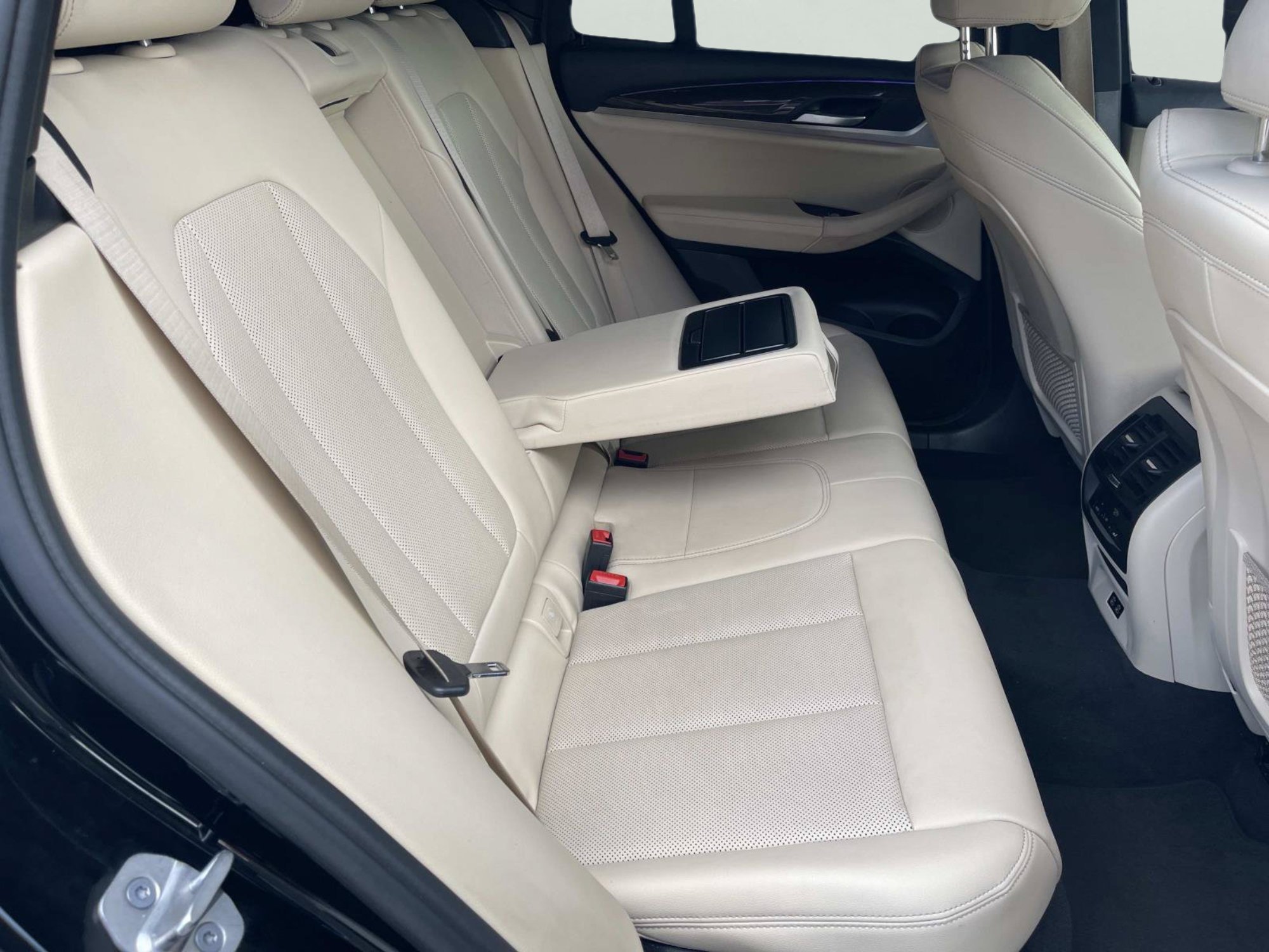 Used 2022 Jet Black BMW sDrive30i image 21