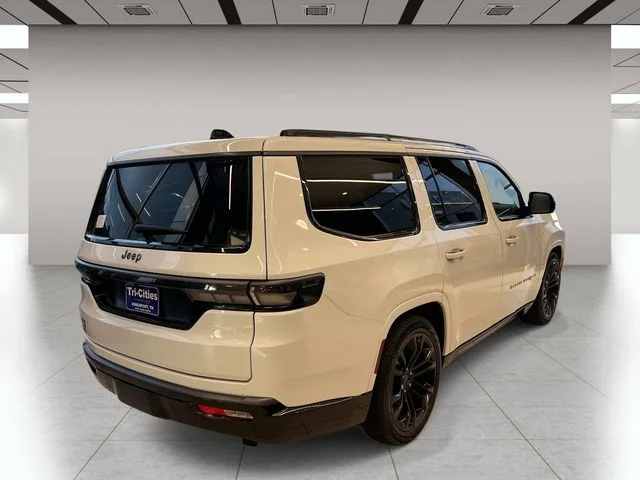New 2026 Bright White Clear-Coat Exterior Paint Jeep Summit Obsidian image 3