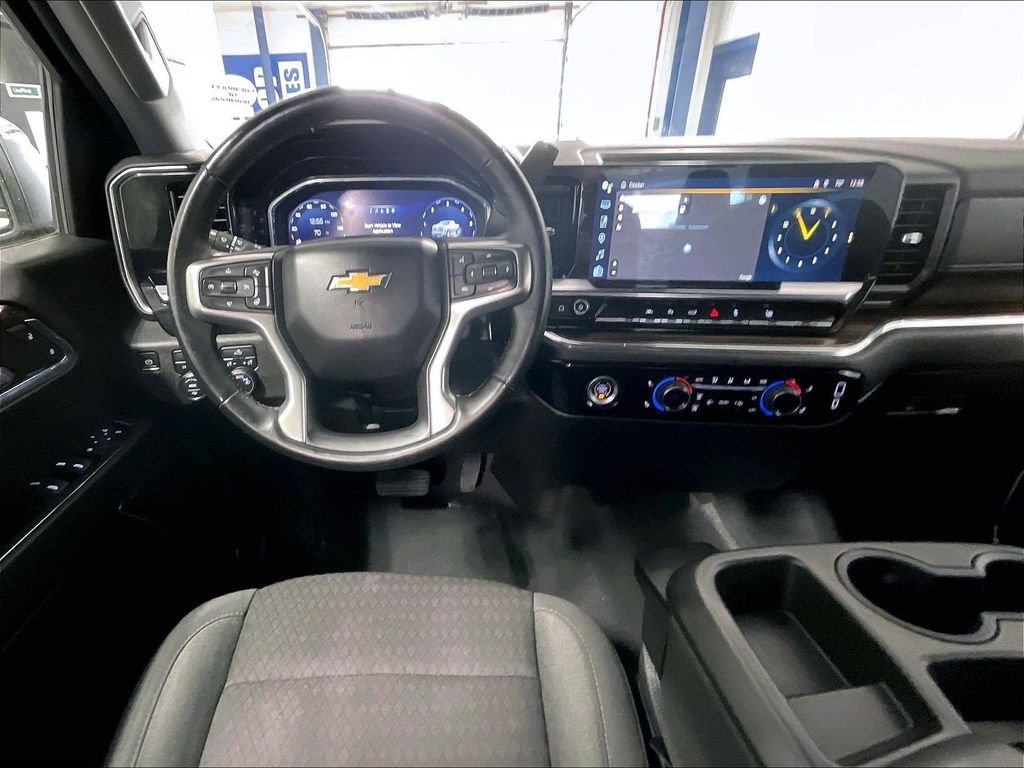 Used 2023 White Chevrolet LT image 17